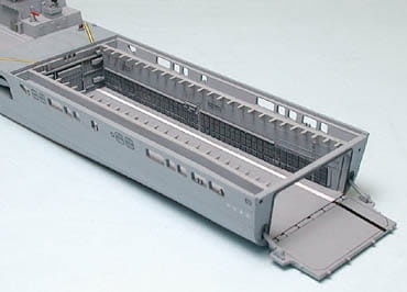 Zdjęcie dodatkowe produktu LST-4001 Ohsumi (JMSDF, Japoński Okręt Obronny) 1:700 Tamiya 31003