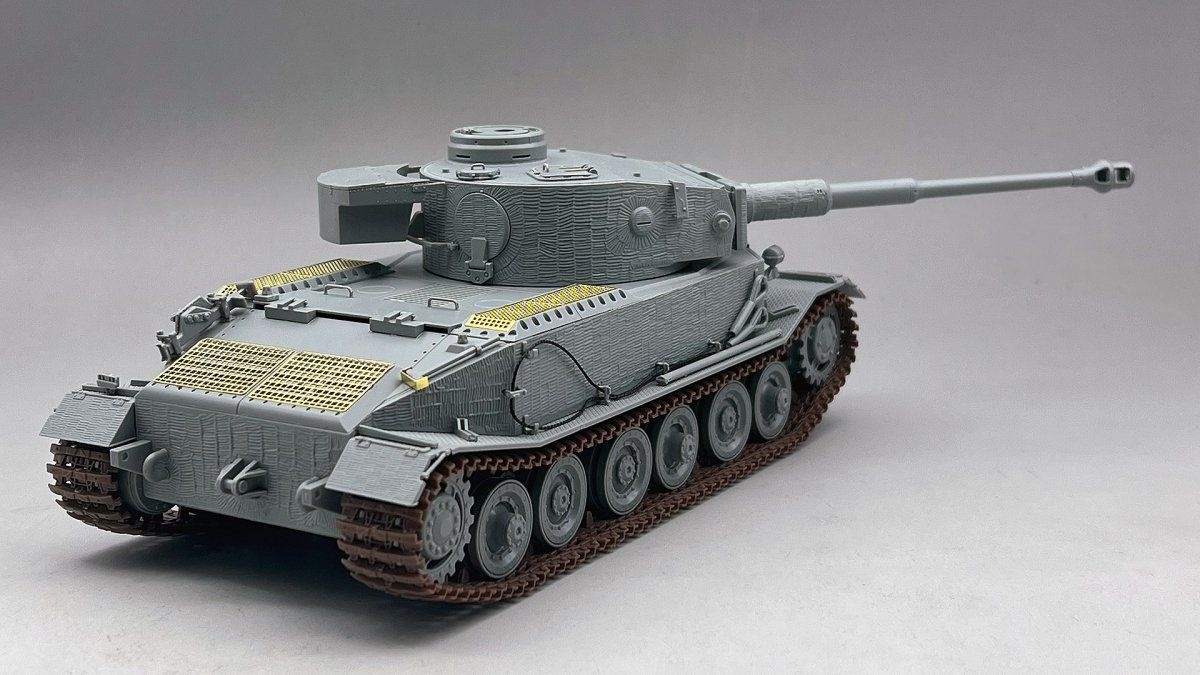 Zdjęcie dodatkowe produktu Panzerbefehlswagen Tiger (P) 003 With Zimmerit In May 1944 1:35 Amusing Hobby 35A059