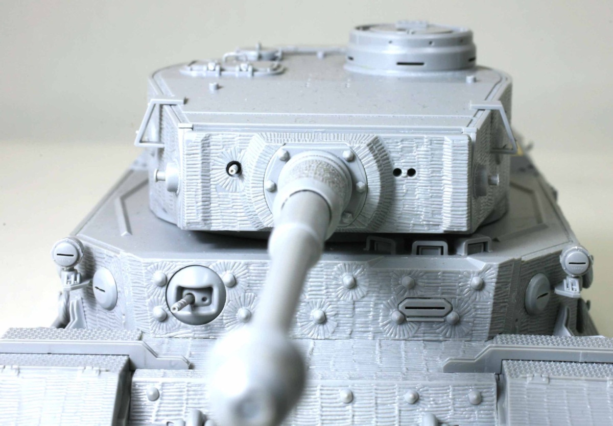 Zdjęcie dodatkowe produktu Panzerbefehlswagen Tiger (P) 003 With Zimmerit In May 1944 1:35 Amusing Hobby 35A059
