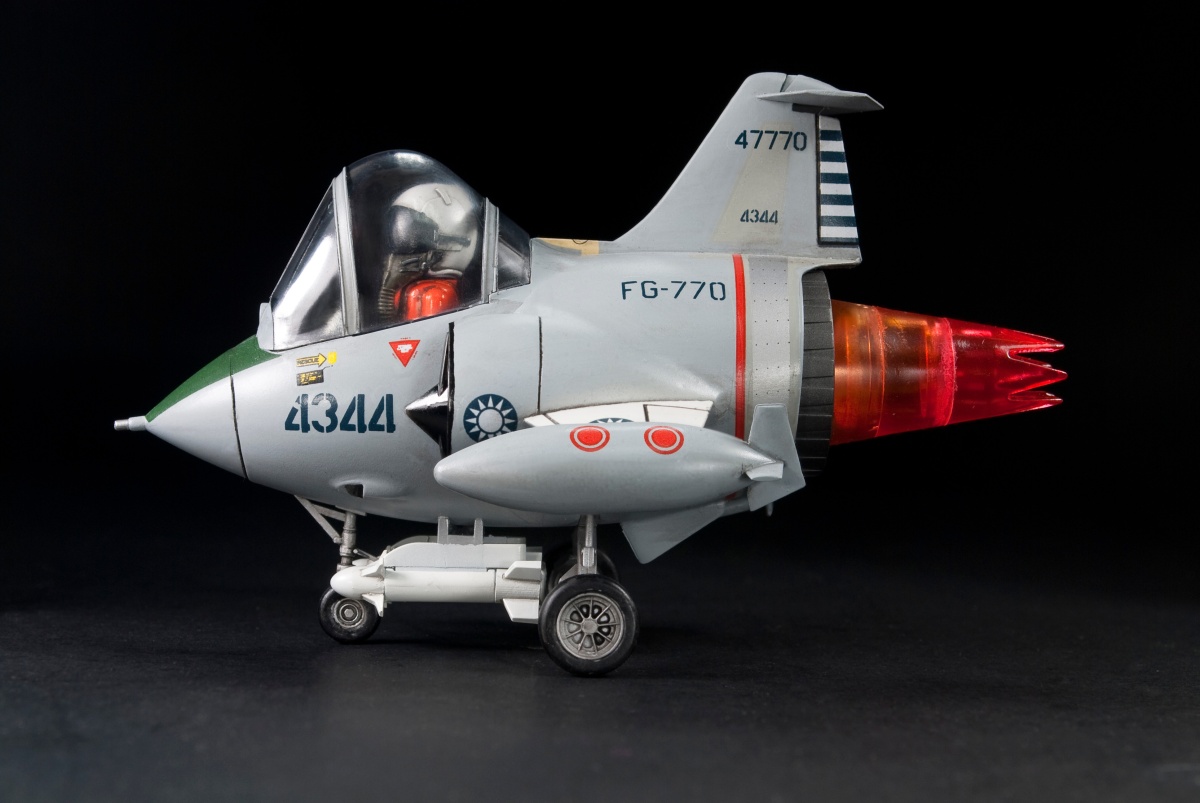 Zdjęcie dodatkowe produktu F-104G ROCAF Starfighter Special Edition Egg Plane AFV Club QS04