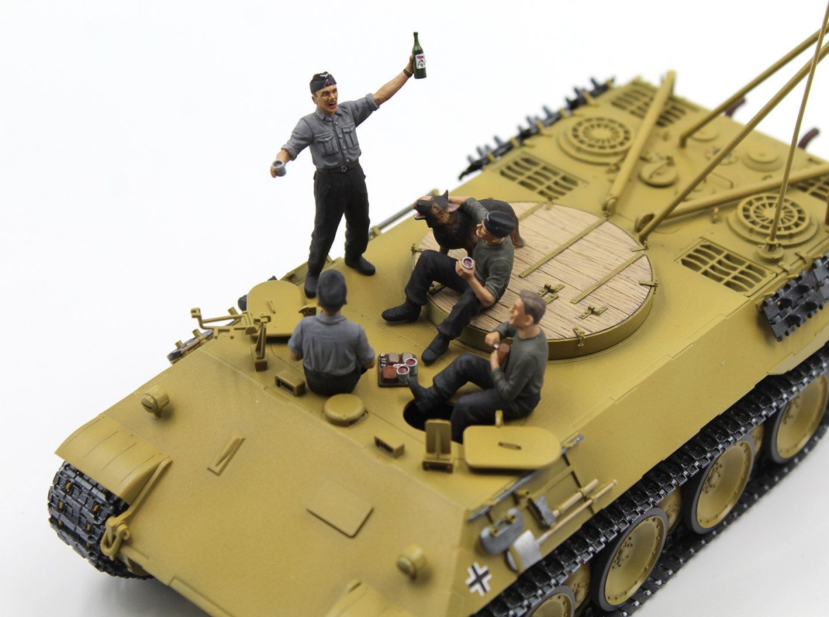 Zdjęcie dodatkowe produktu "Prost!" Między bitwami na Bergepantherze 1:35 ICM 35343