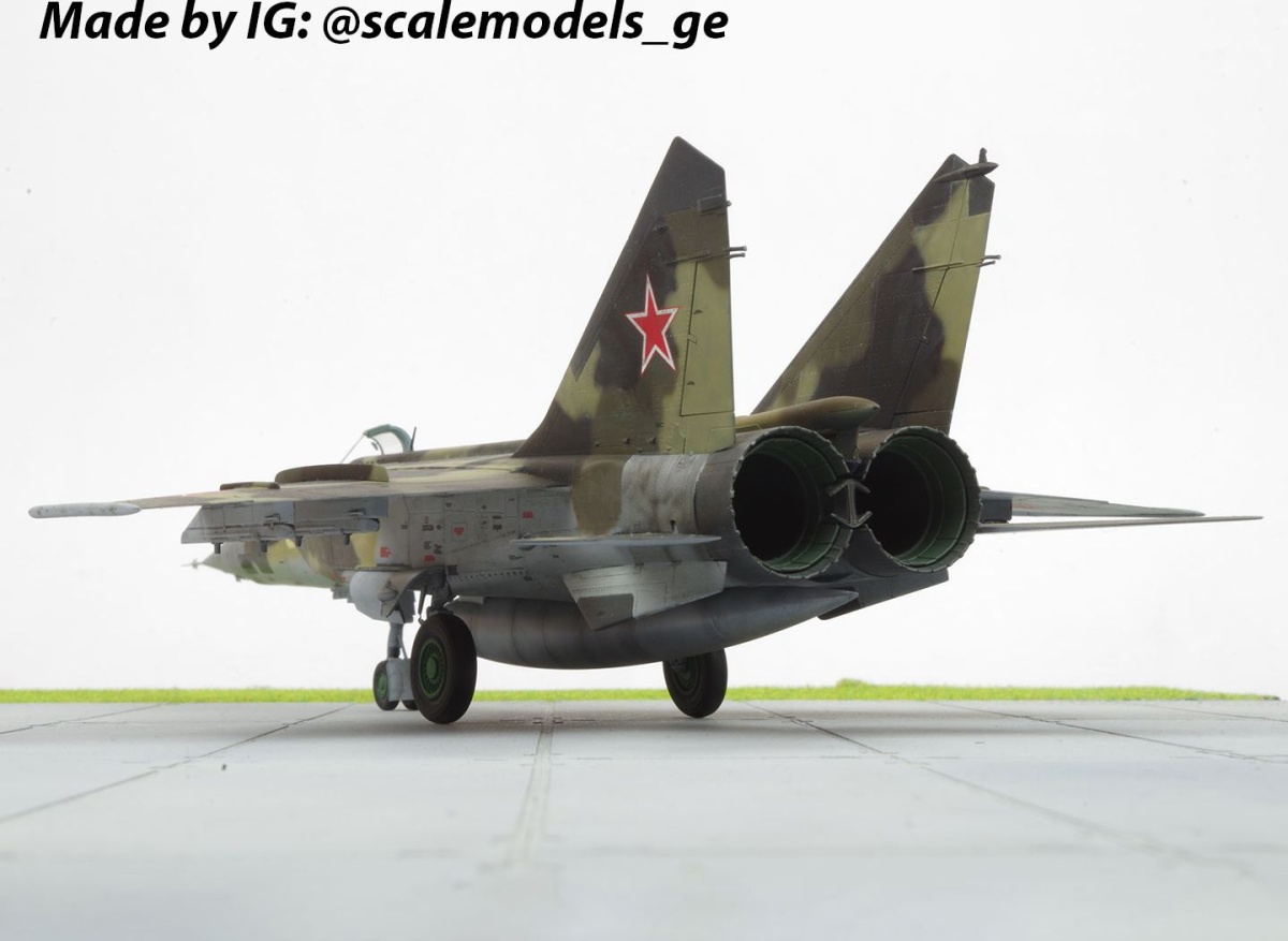 Zdjęcie dodatkowe produktu MiG-25 BM 1:72 ICM 72175