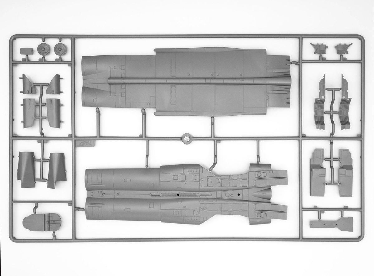 Zdjęcie MiG-25RBT 1:48 ICM 48901