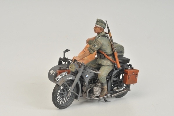 Zdjęcie Niemiecki motocykl R-12 z wózkiem bocznym i załogą 1:35 Zvezda 3607