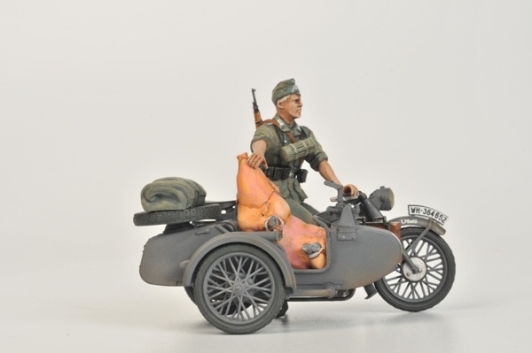Zdjęcie Niemiecki motocykl R-12 z wózkiem bocznym i załogą 1:35 Zvezda 3607