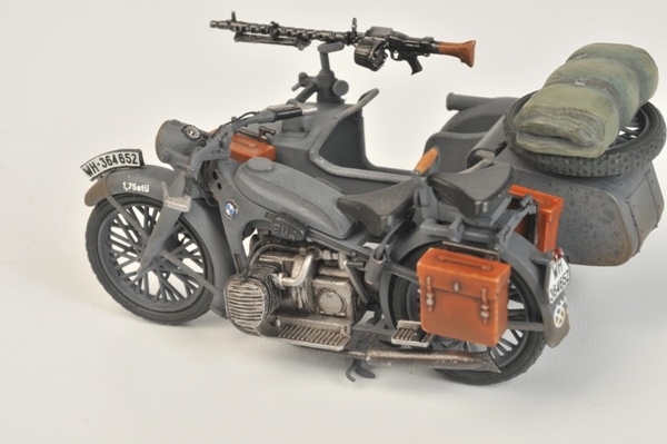 Zdjęcie Niemiecki motocykl R-12 z wózkiem bocznym i załogą 1:35 Zvezda 3607