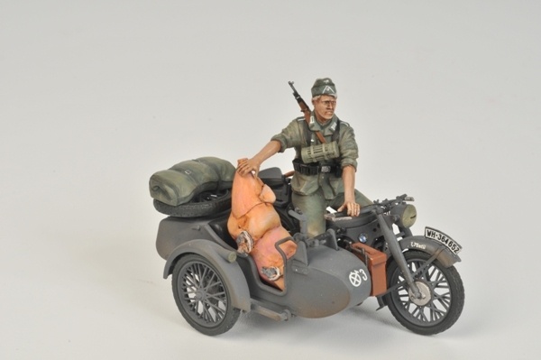 Zdjęcie Niemiecki motocykl R-12 z wózkiem bocznym i załogą 1:35 Zvezda 3607