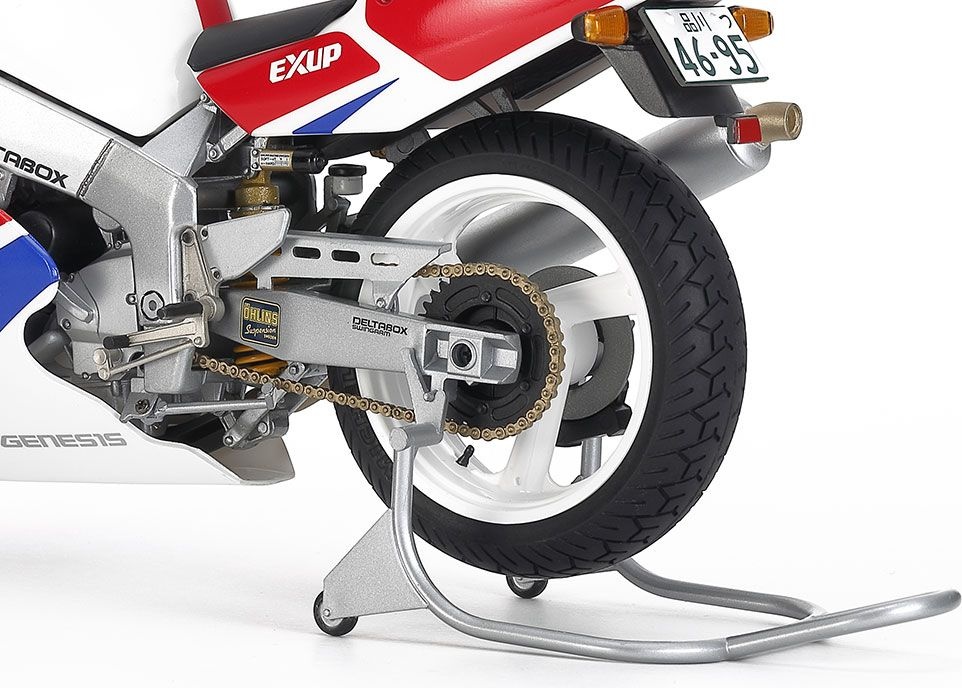 Zdjęcie Yamaha FZR750R (OW01) 1:12 Tamiya 14058