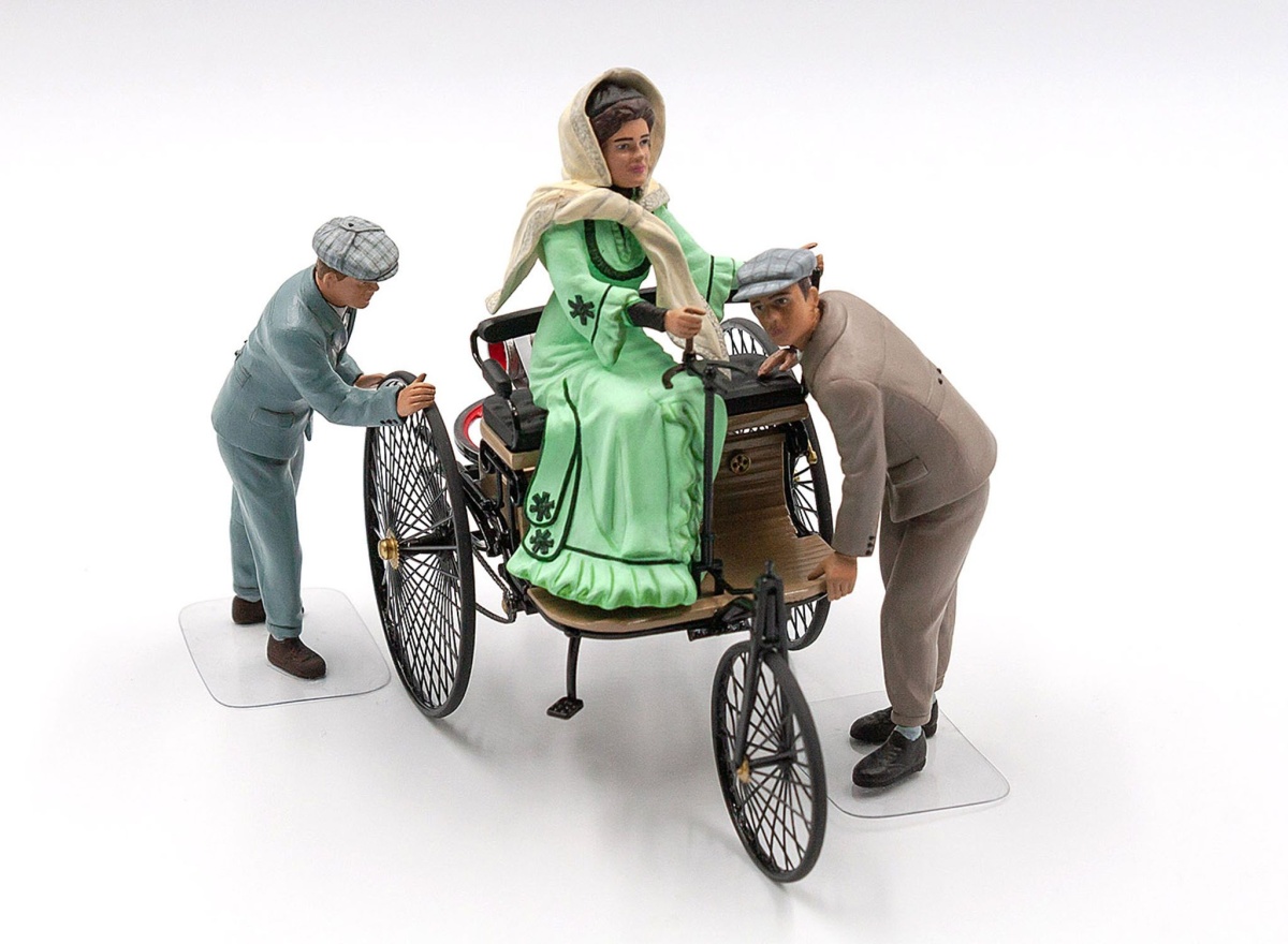 Zdjęcie Benz Patent-Motorwagen 1886 z panią Benz i synami 1:24 ICM 24041