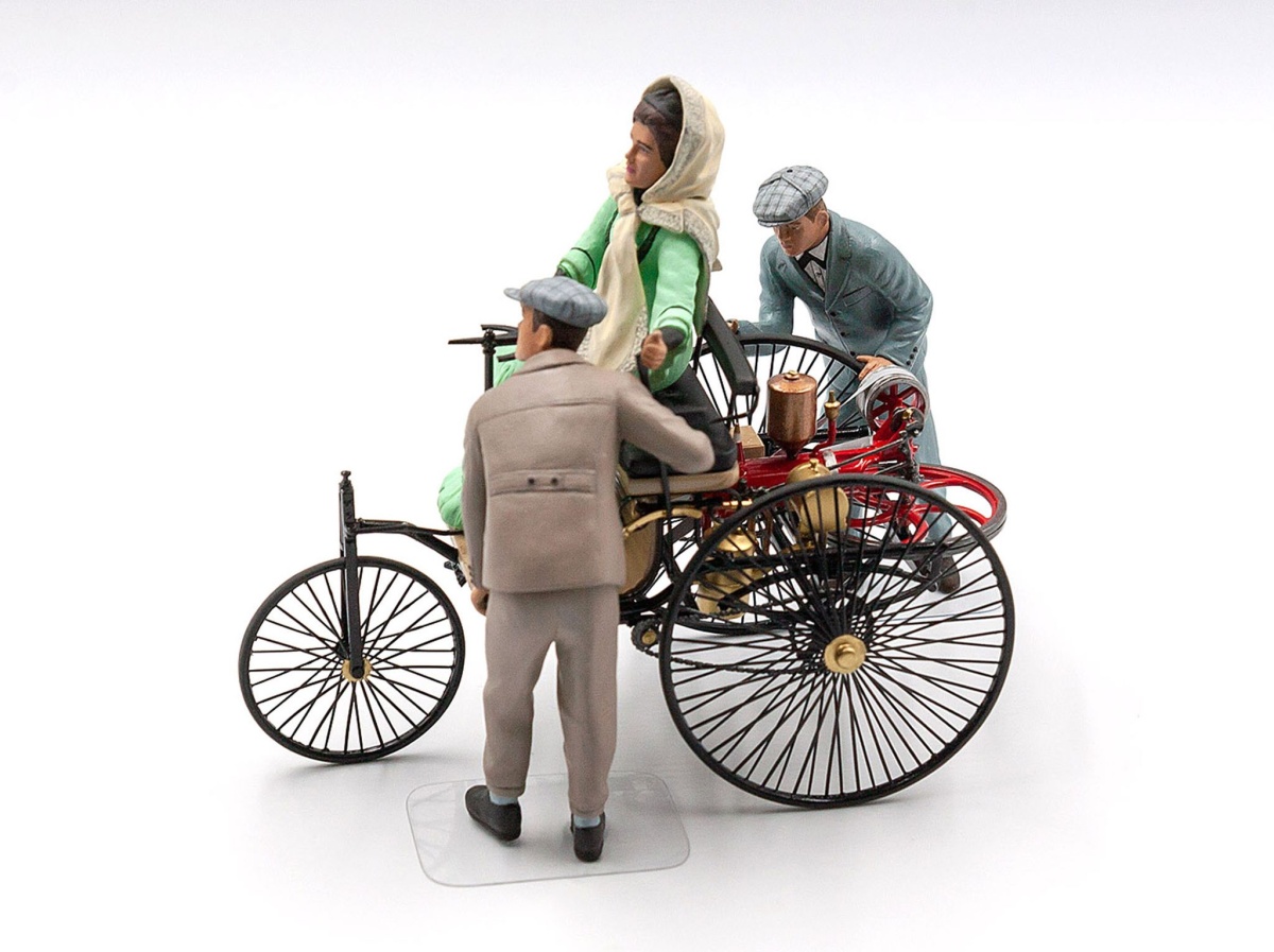 Zdjęcie Benz Patent-Motorwagen 1886 z panią Benz i synami 1:24 ICM 24041