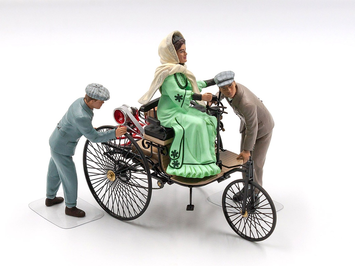 Zdjęcie Benz Patent-Motorwagen 1886 z panią Benz i synami 1:24 ICM 24041