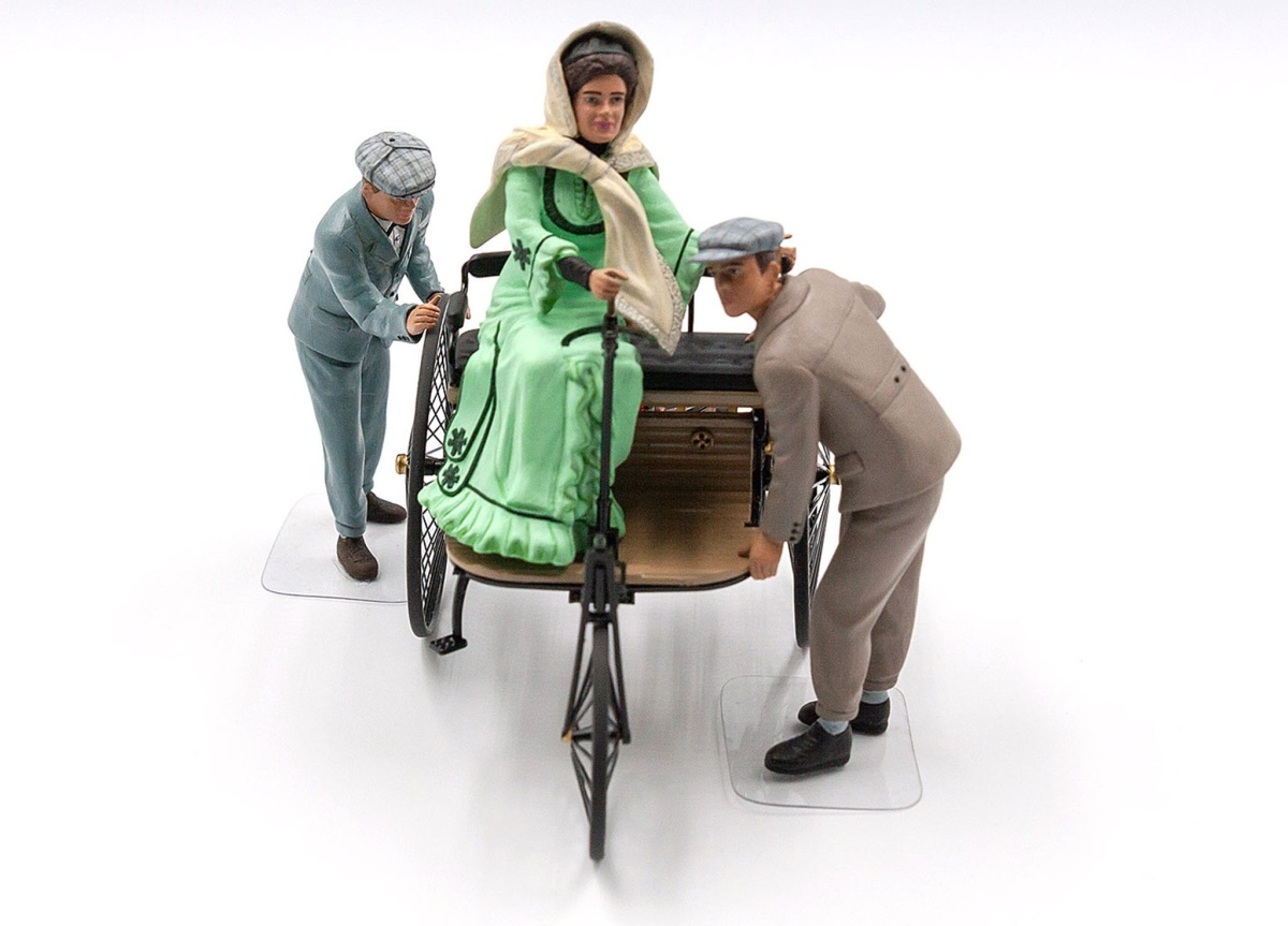 Zdjęcie Benz Patent-Motorwagen 1886 z panią Benz i synami 1:24 ICM 24041