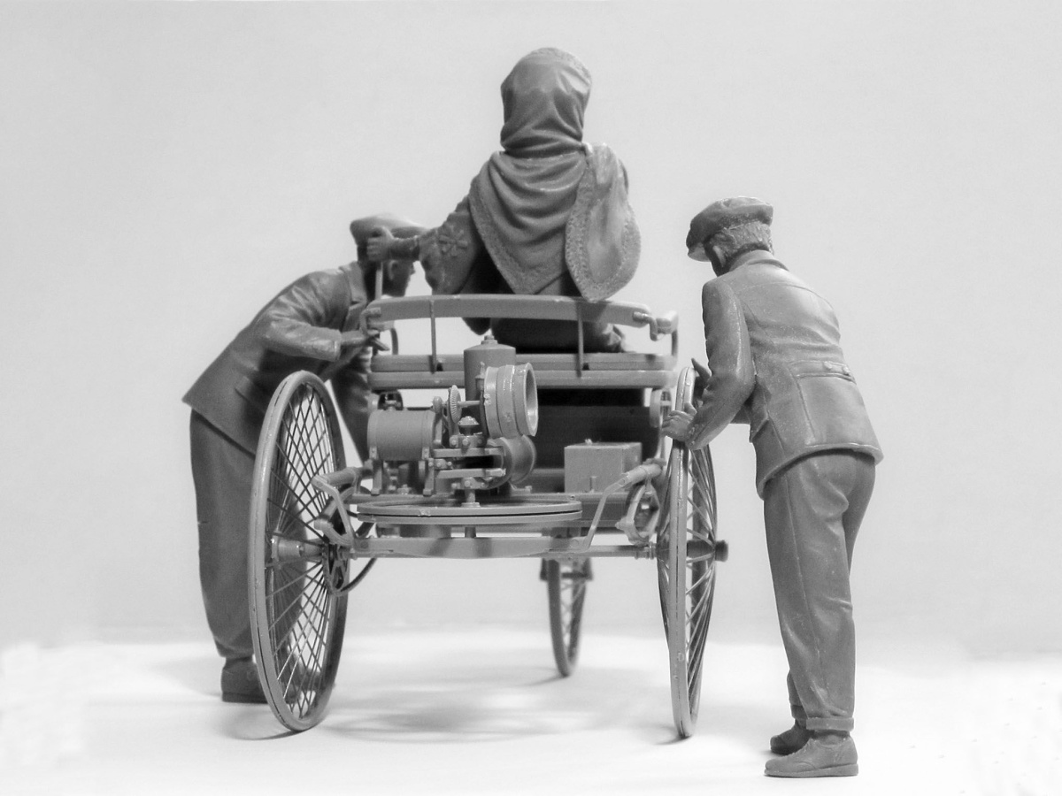 Zdjęcie Benz Patent-Motorwagen 1886 z panią Benz i synami 1:24 ICM 24041