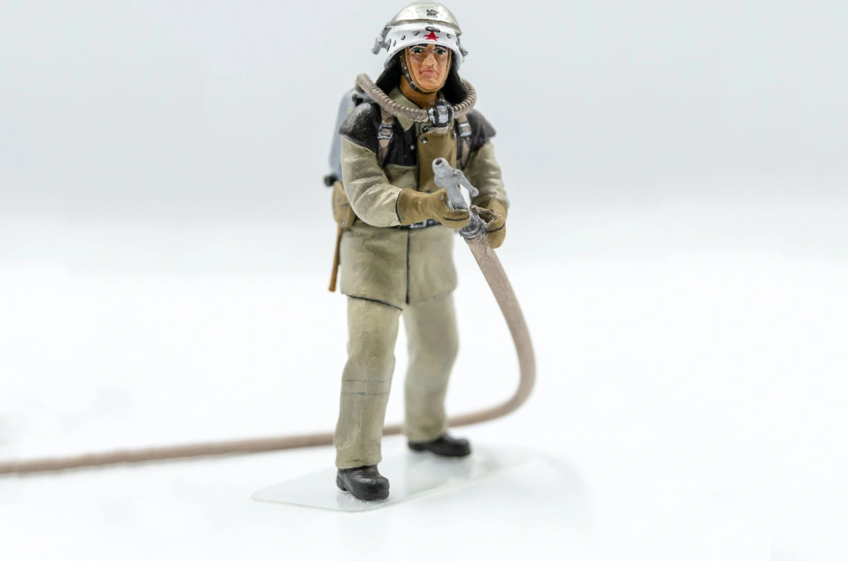 Zdjęcie Czarnobyl set 2 "Strażacy" (wóz strażacki AC-40-137A, 4 figurki i diorama) 1:35 ICM 35902
