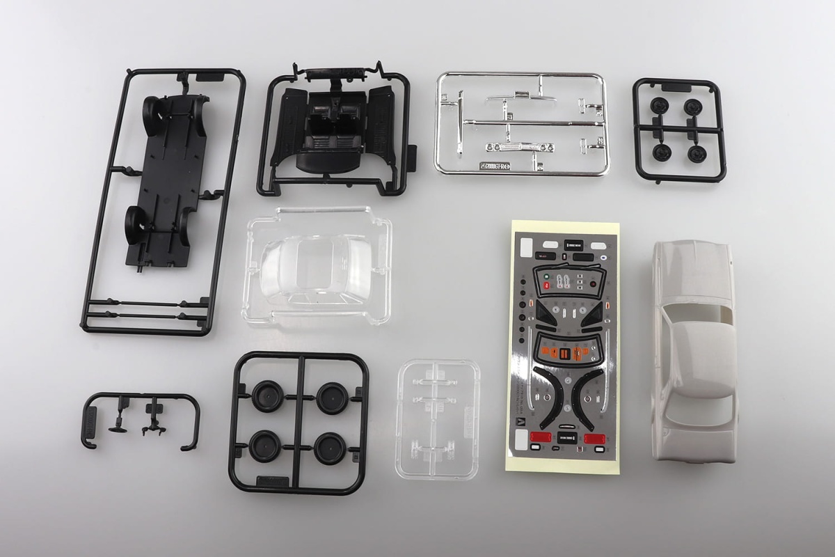 Zdjęcie dodatkowe produktu Nissan Skyline 2000 GT-R Silver SNAP KIT 1:32 Aoshima 058824