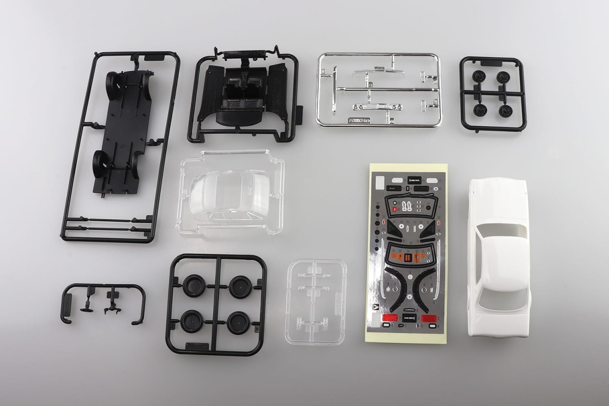 Zdjęcie dodatkowe produktu Nissan Skyline 2000 GT-R White SNAP KIT 1:32 Aoshima 058831