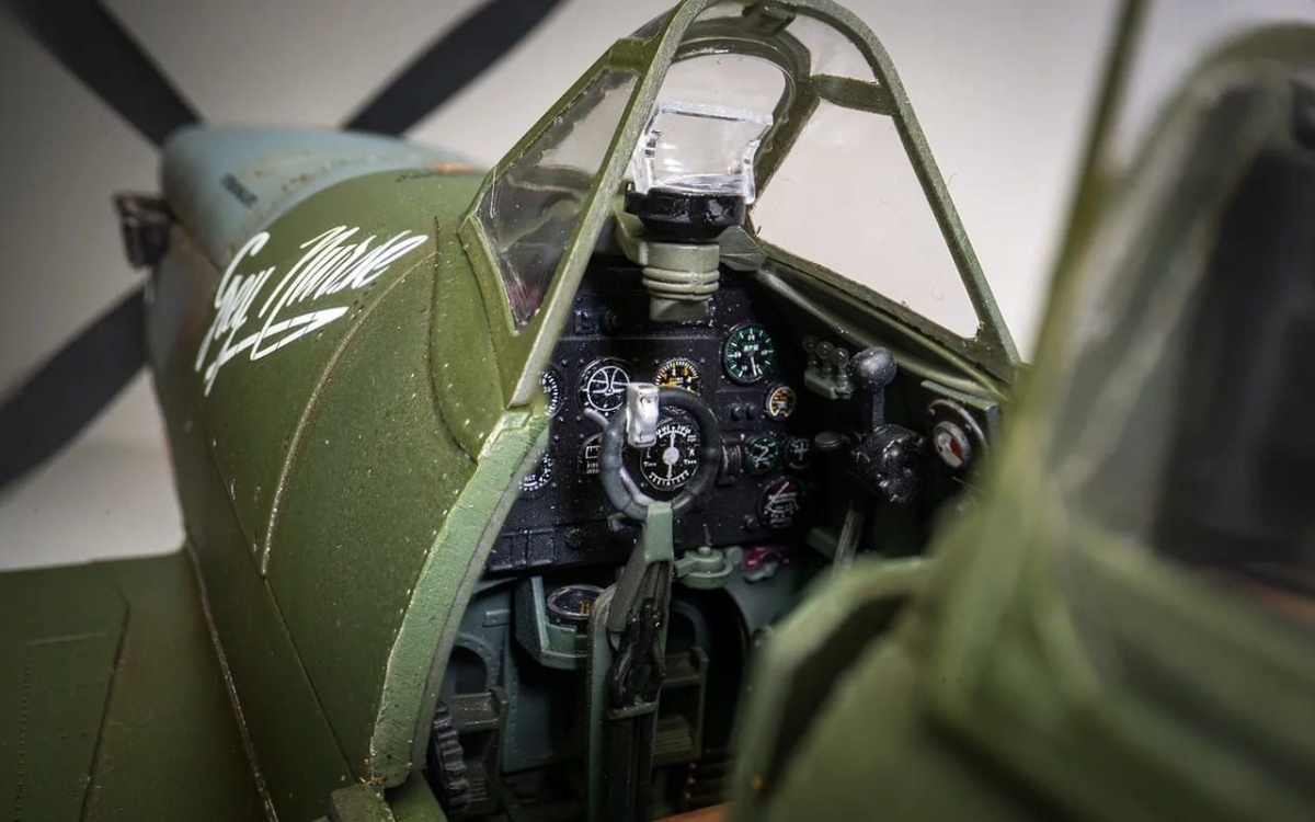 Zdjęcie Supermarine Spitfire Mk.VIII 1:24 Airfix 17002