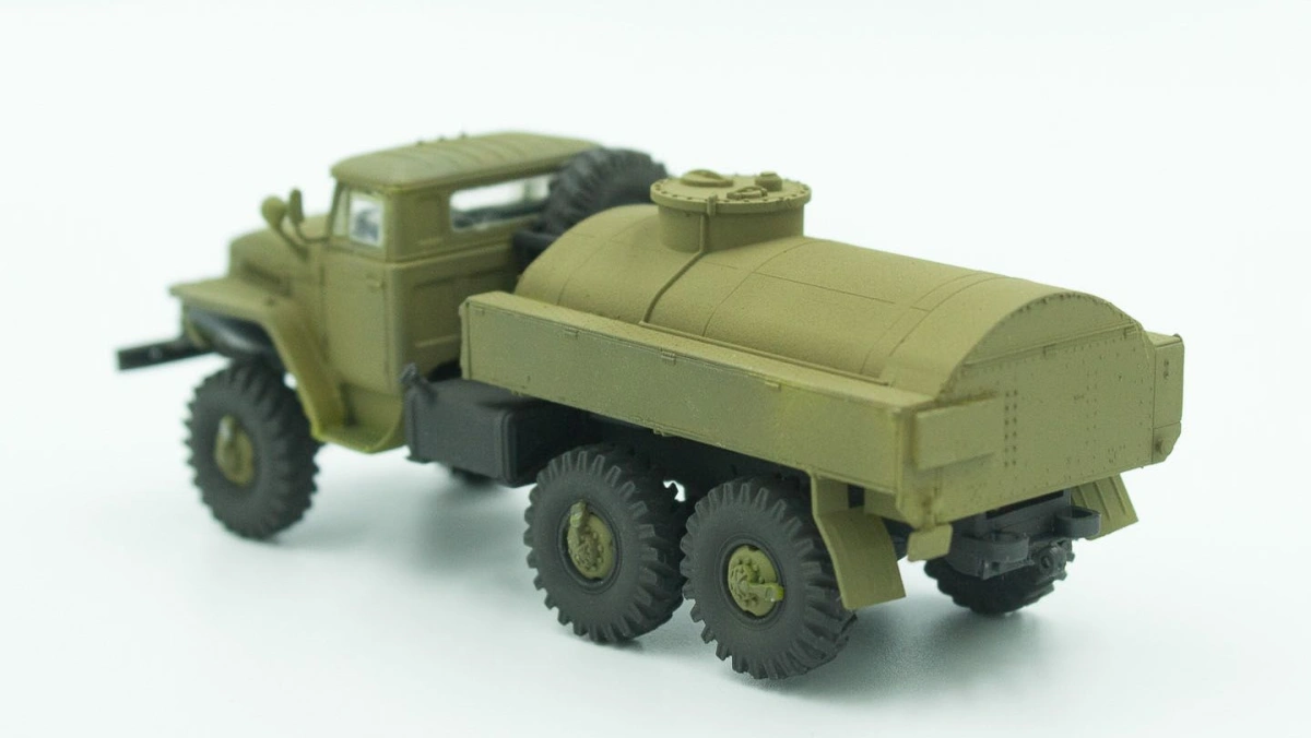 Zdjęcie ATZ-5-375 Cysterna paliwowa 1:72 ICM 72713