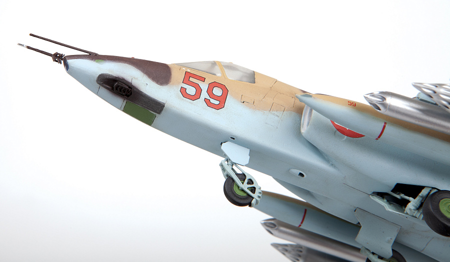 Zdjęcie Radziecki samolot szturmowy Su-25 "Frogfoot" 1:72 Zvezda 7312