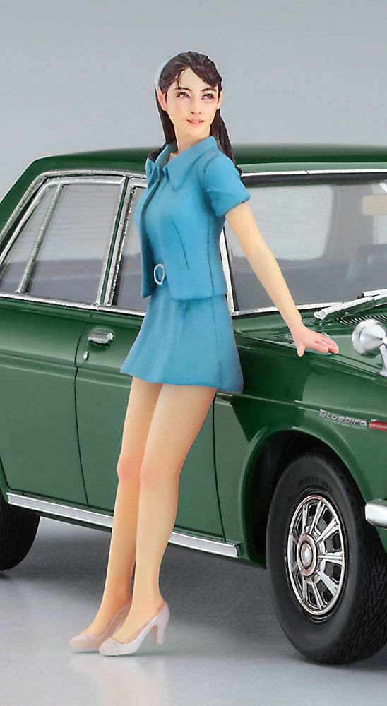 Zdjęcie Datsun Bluebird 1600 SSS z figurką dziewczyny z lat 60. 1:24 Hasegawa SP477