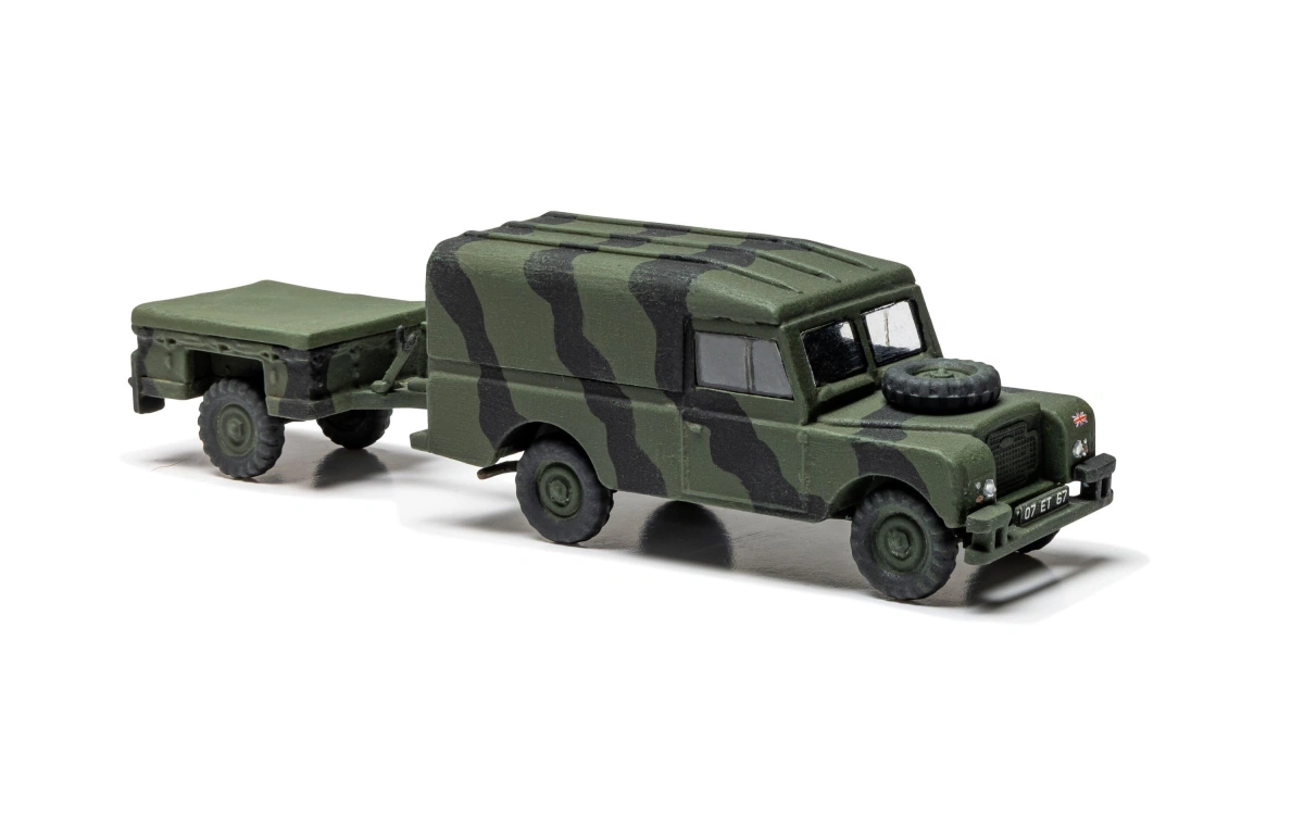 Zdjęcie LWB Land Rover (Hard Top) & przyczepa 1:76 Airfix 02324