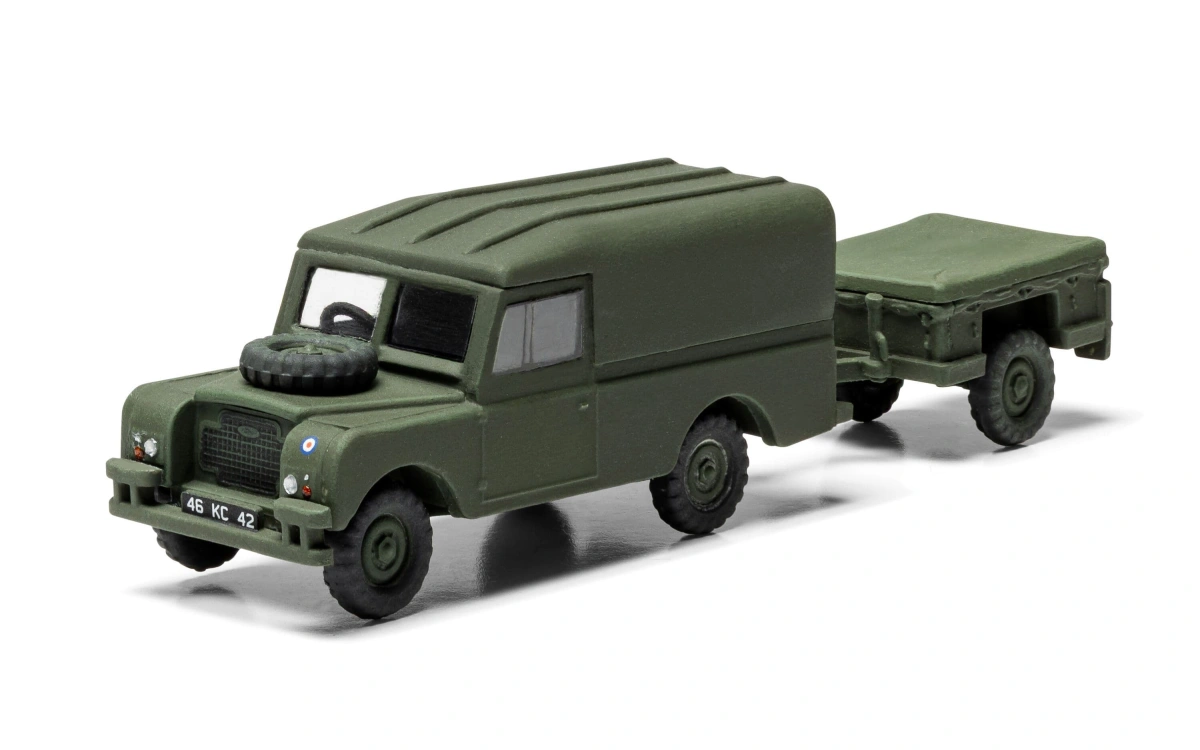 Zdjęcie LWB Land Rover (Hard Top) & przyczepa 1:76 Airfix 02324