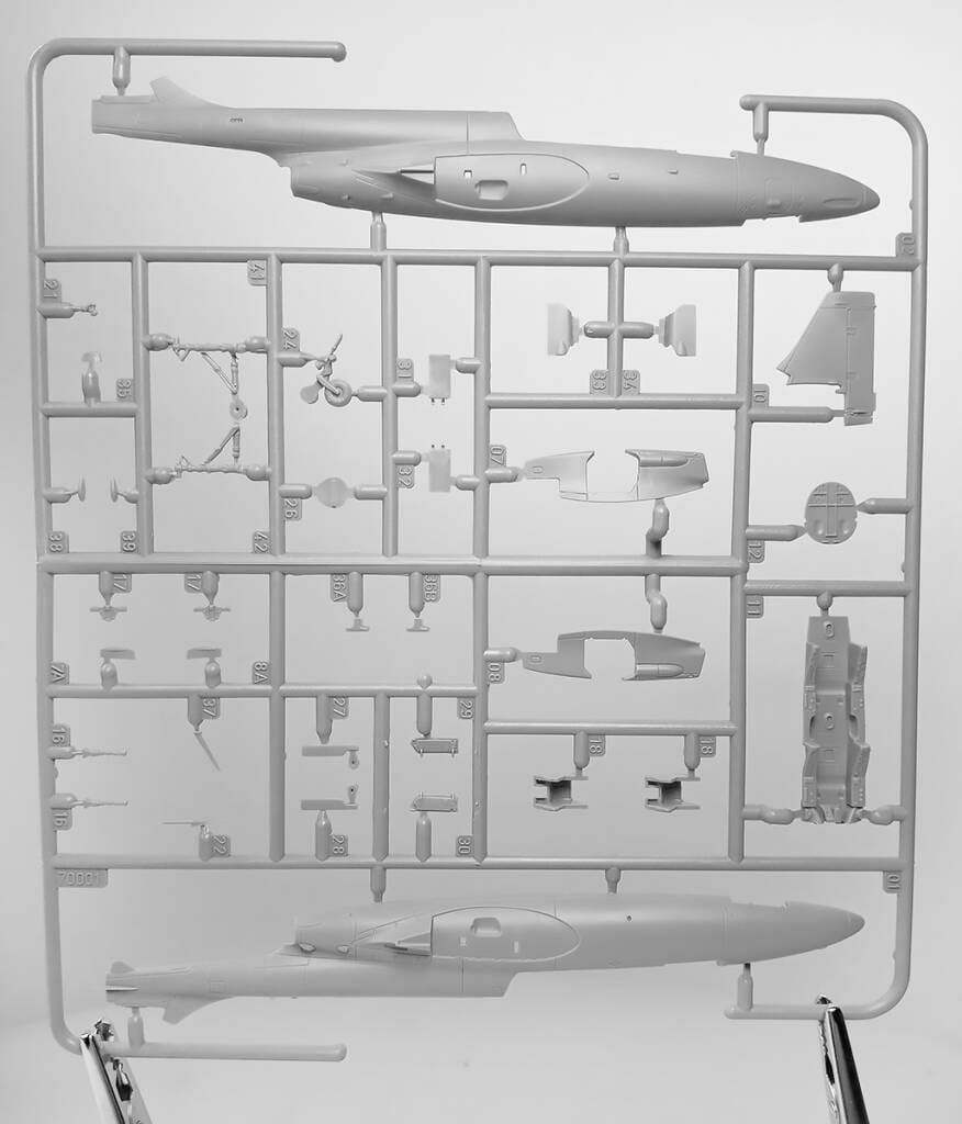 Zdjęcie dodatkowe produktu TS-11 Iskra Model Kit 1:72 Arma Hobby 70004