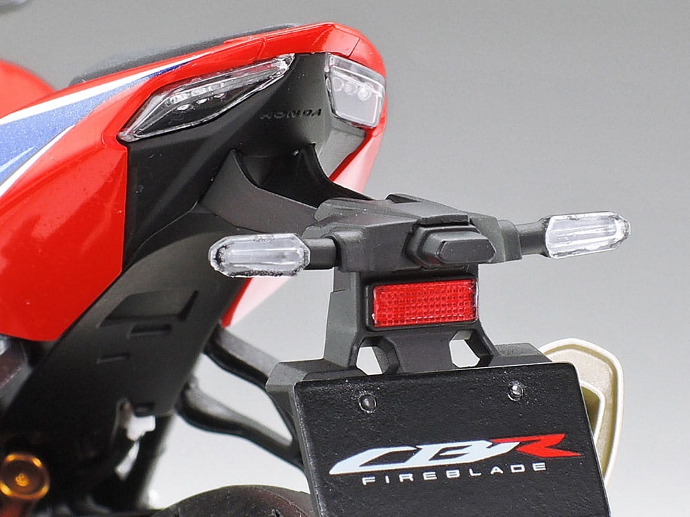 Zdjęcie dodatkowe produktu Honda CBR1000RR-R Fireblade SP 1:12 Tamiya 14138