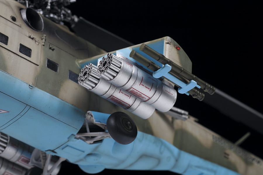 Zdjęcie dodatkowe produktu MI-24P Soviet Helicopter 1:48 Zvezda 4812